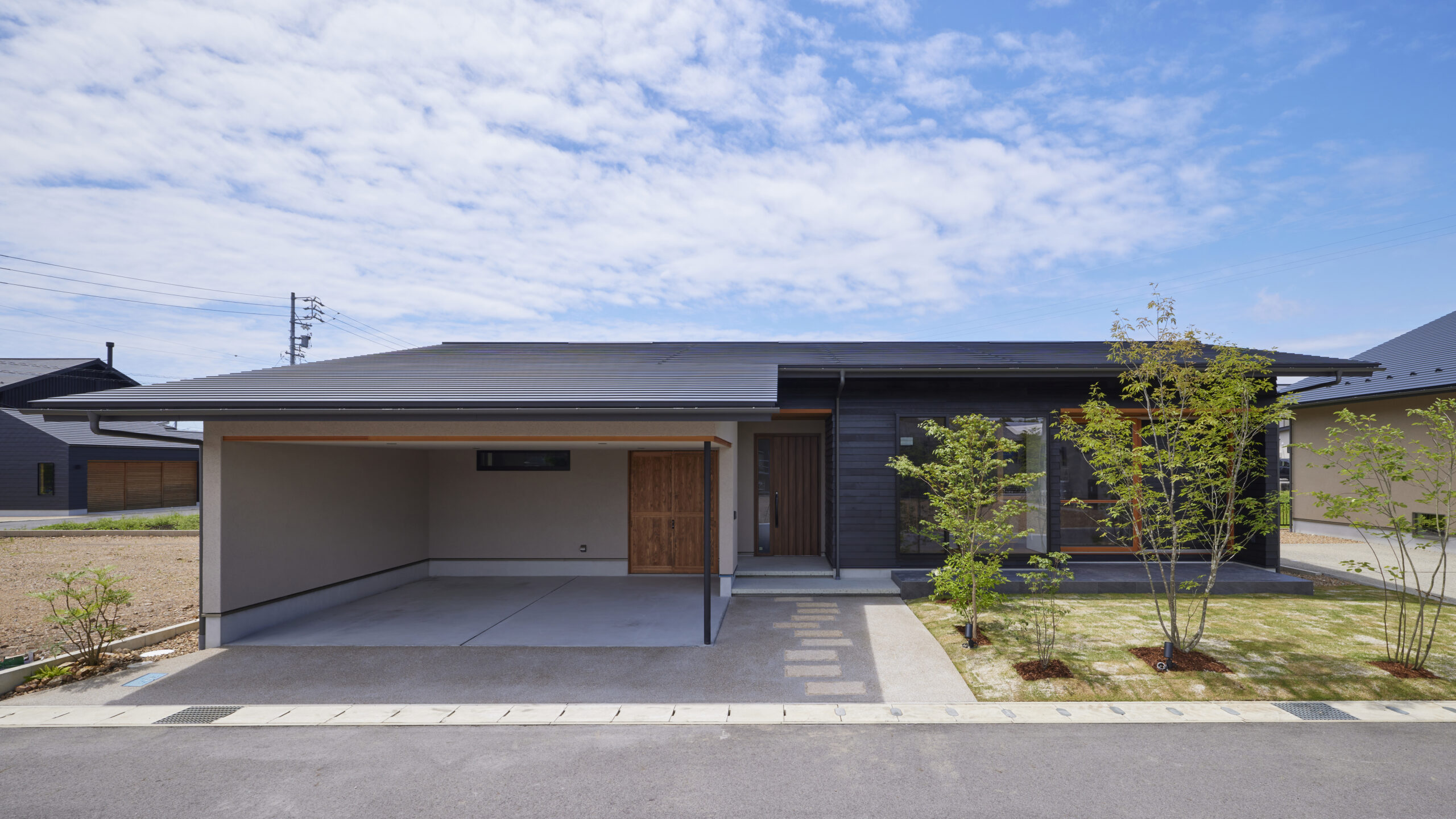 御嵩町上恵土｜軒が深いガレージのある平屋